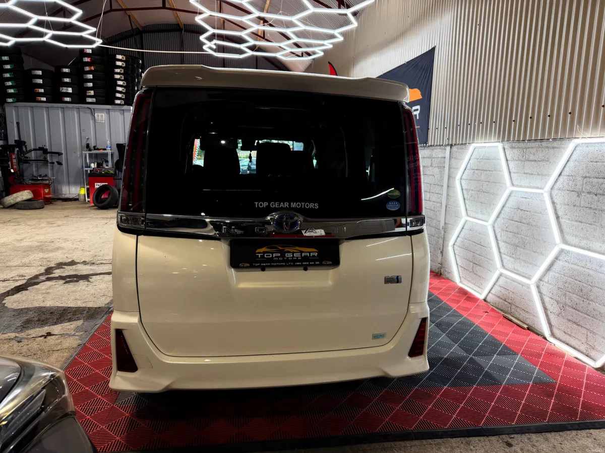 2019 Toyota Noah 1.8 Petrol Hybrid 94k - Image 5