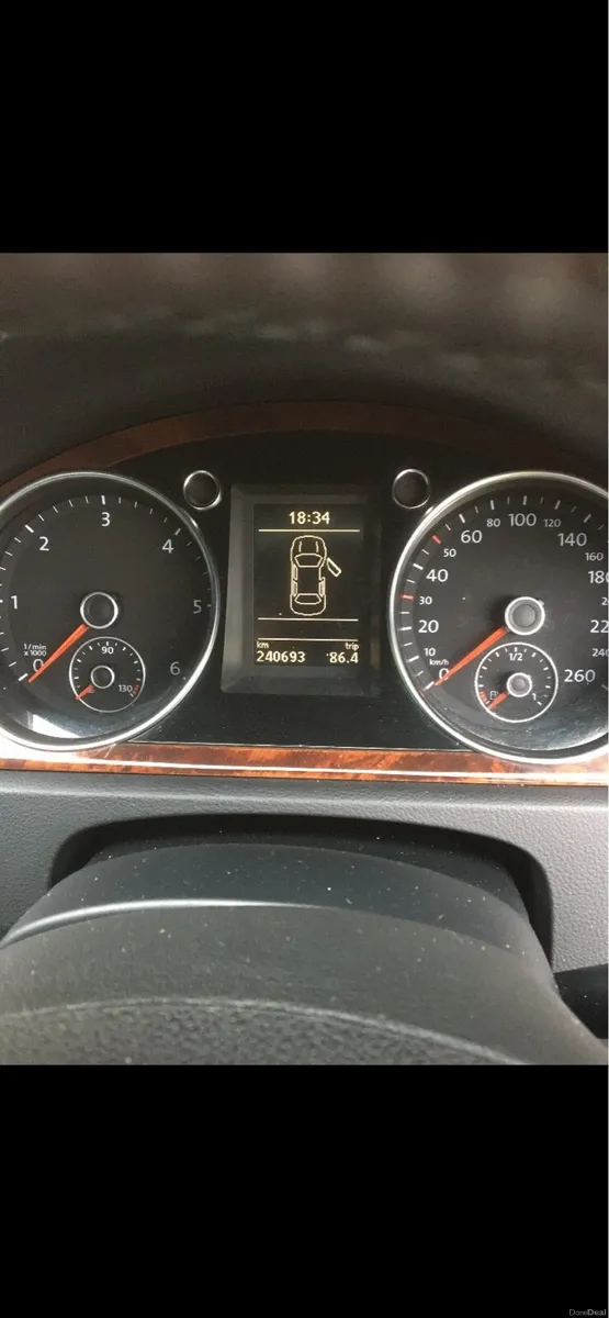 Volkswagen Passat - Image 5