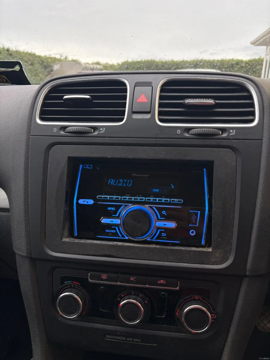 Volkswagen Golf 2011 - Image 2