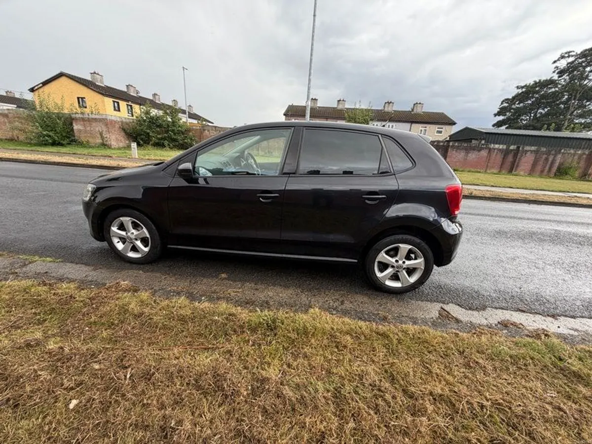 2013 Volkswagen Polo - Image 2