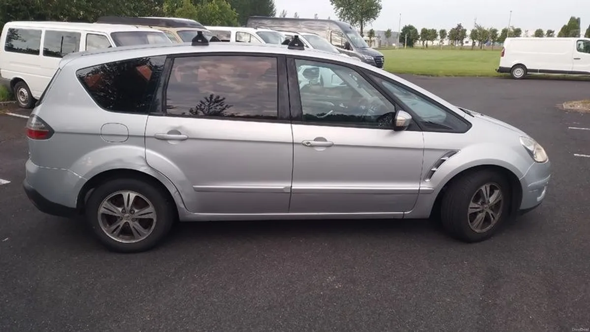 2010 Ford S-Max - Image 1