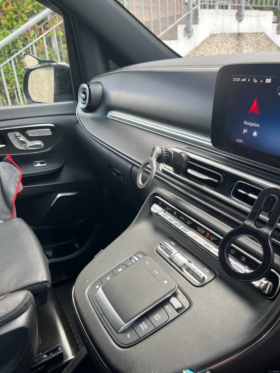 Mercedes-Benz V220 - Image 2