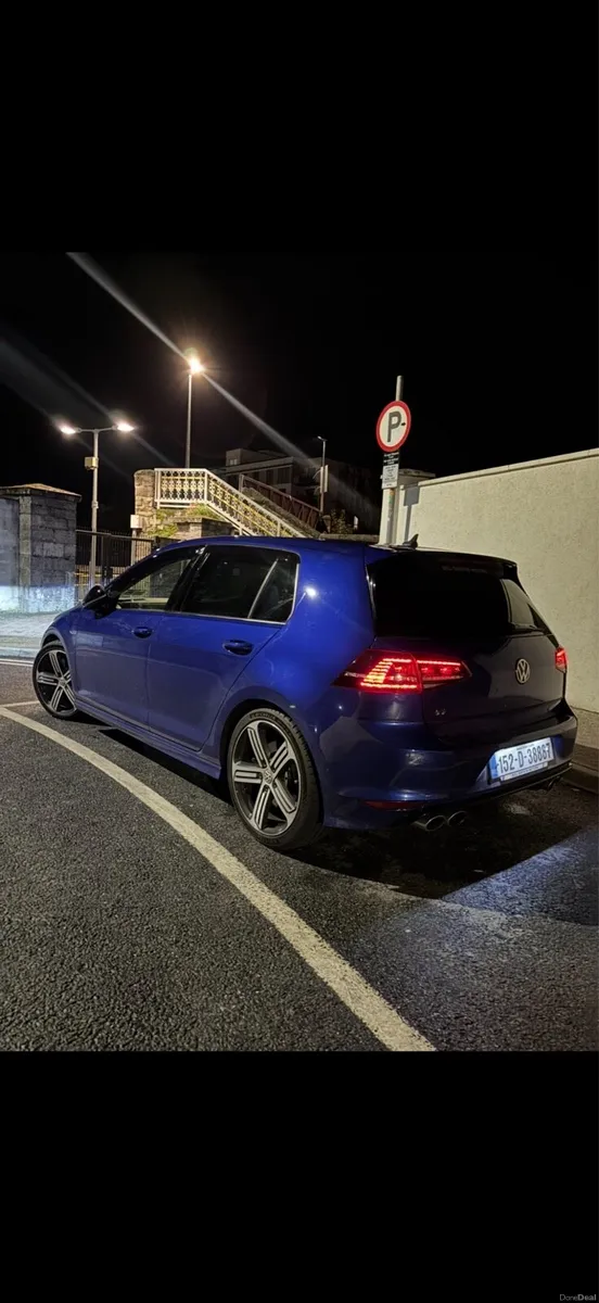2015 Volkswagen Golf R - Image 3