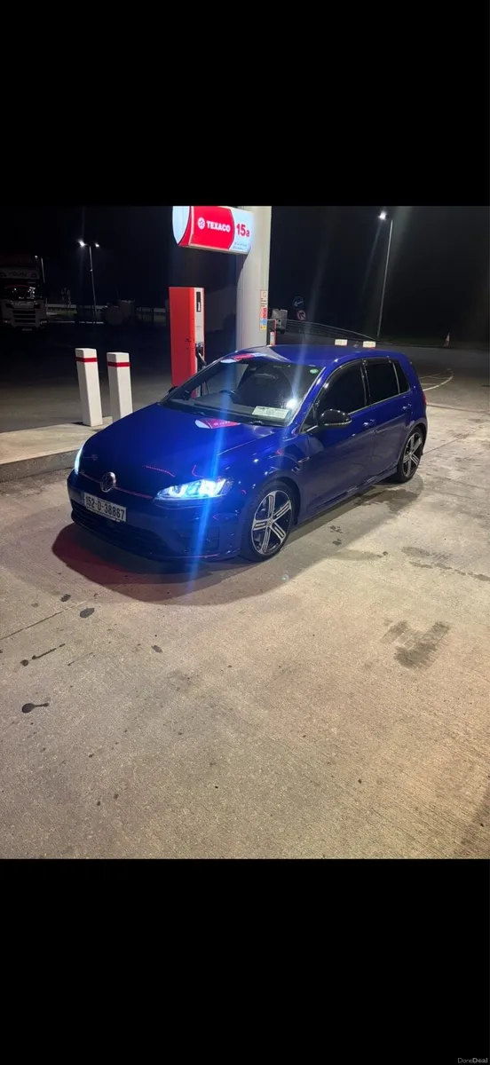 2015 Volkswagen Golf R - Image 1