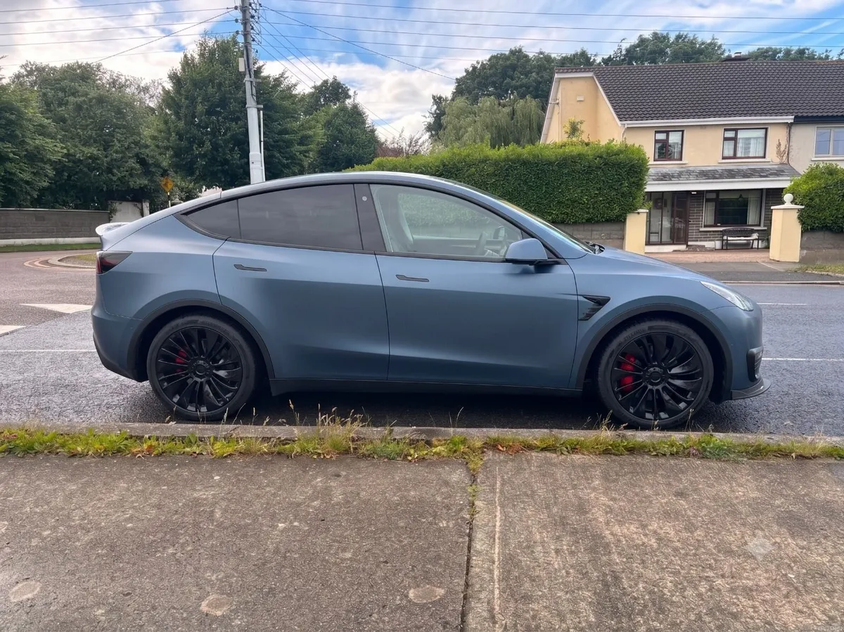 Tesla Model Y 2022 - Image 3