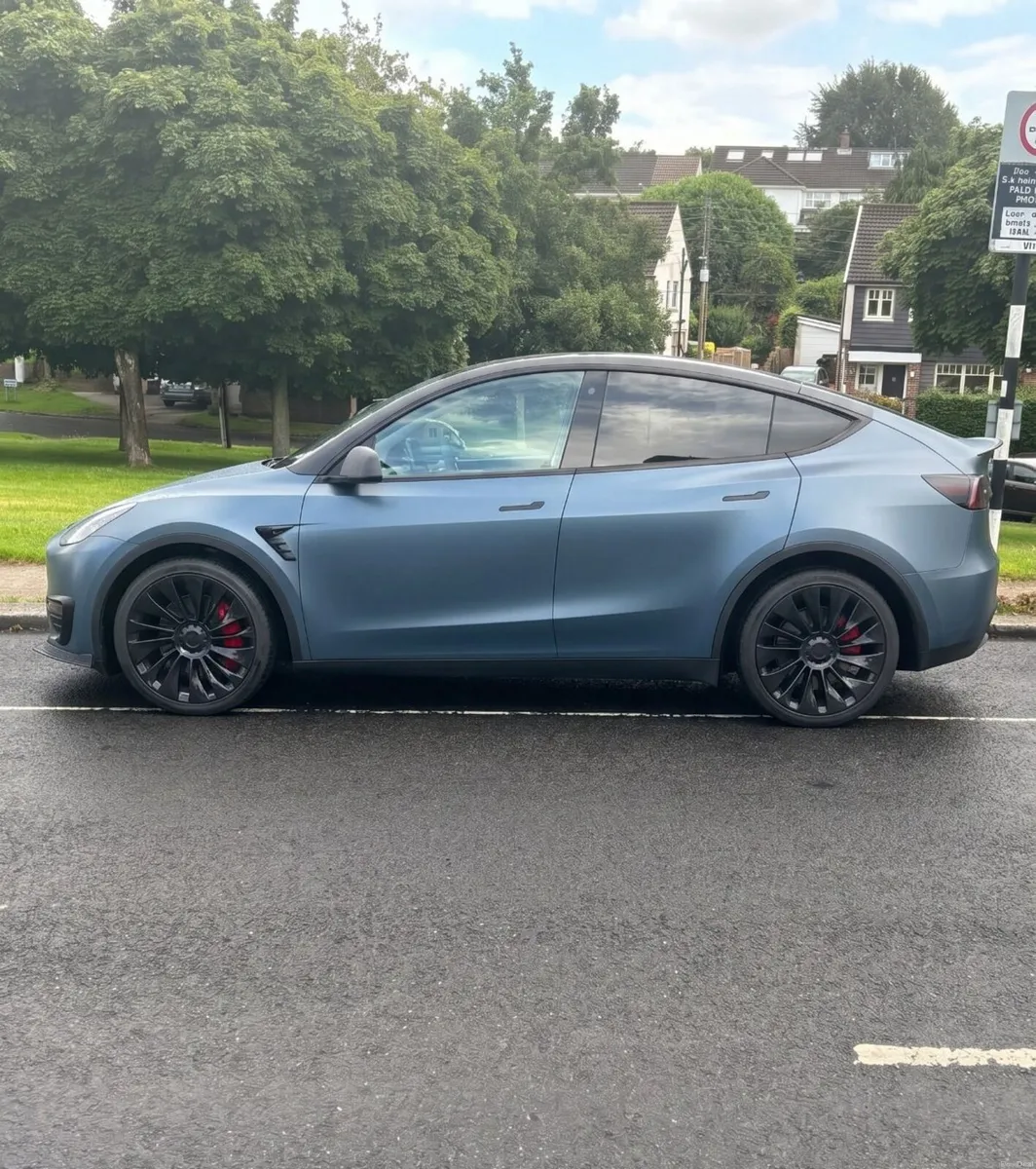 Tesla Model Y 2022 - Image 5