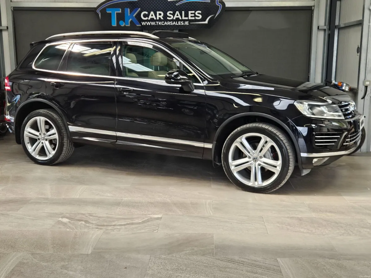 18 VOLKSWAGEN TOUAREG R-LINE 5 SEATER CREW CAB - Image 1