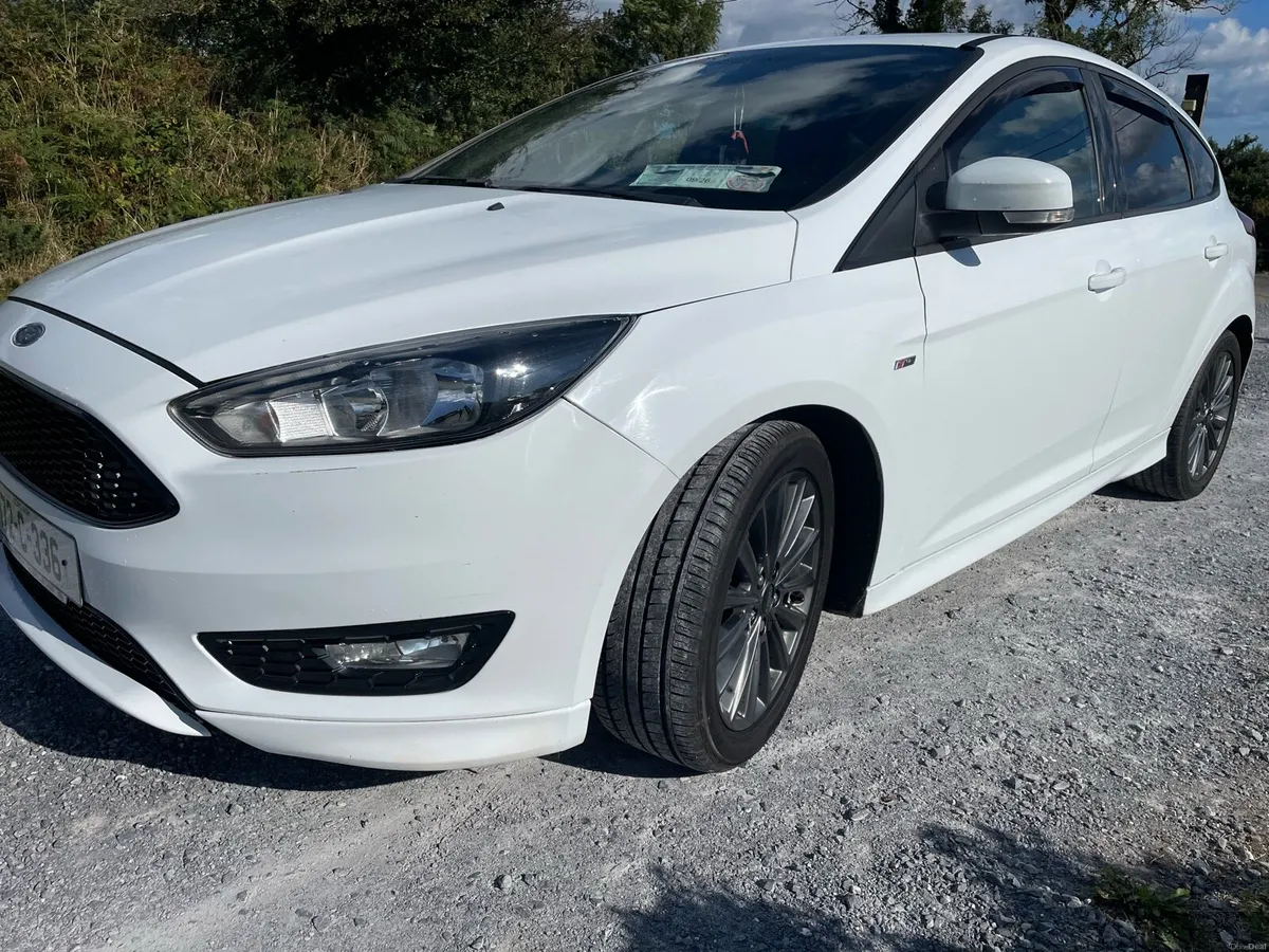 2017 Ford Focus ST line *full Ford Service history - Image 4