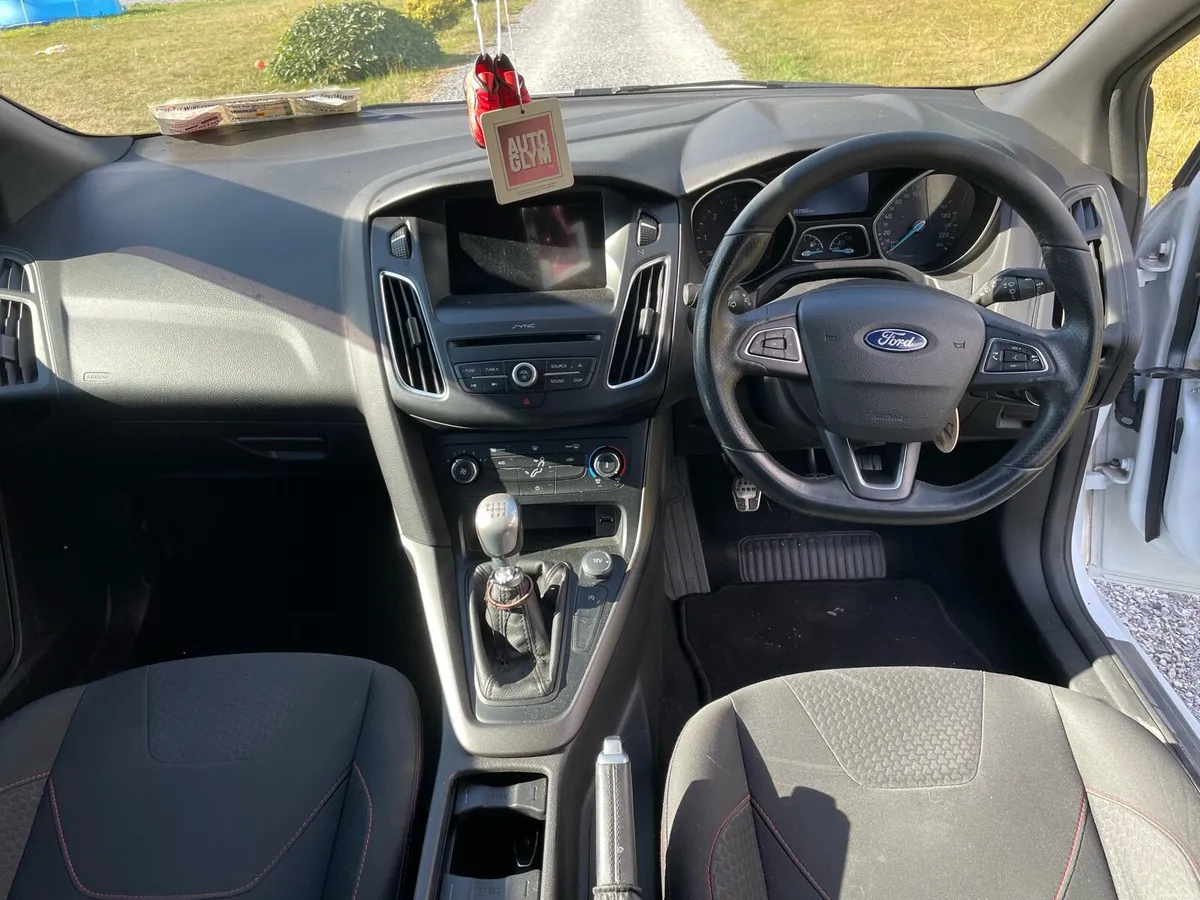 2017 Ford Focus ST line *full Ford Service history - Image 6
