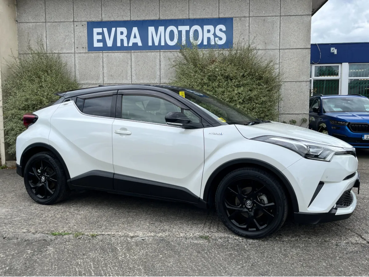 Toyota C-HR SOL NERO AUTOMATIC HYBRID 1.8 PETROL / - Image 3