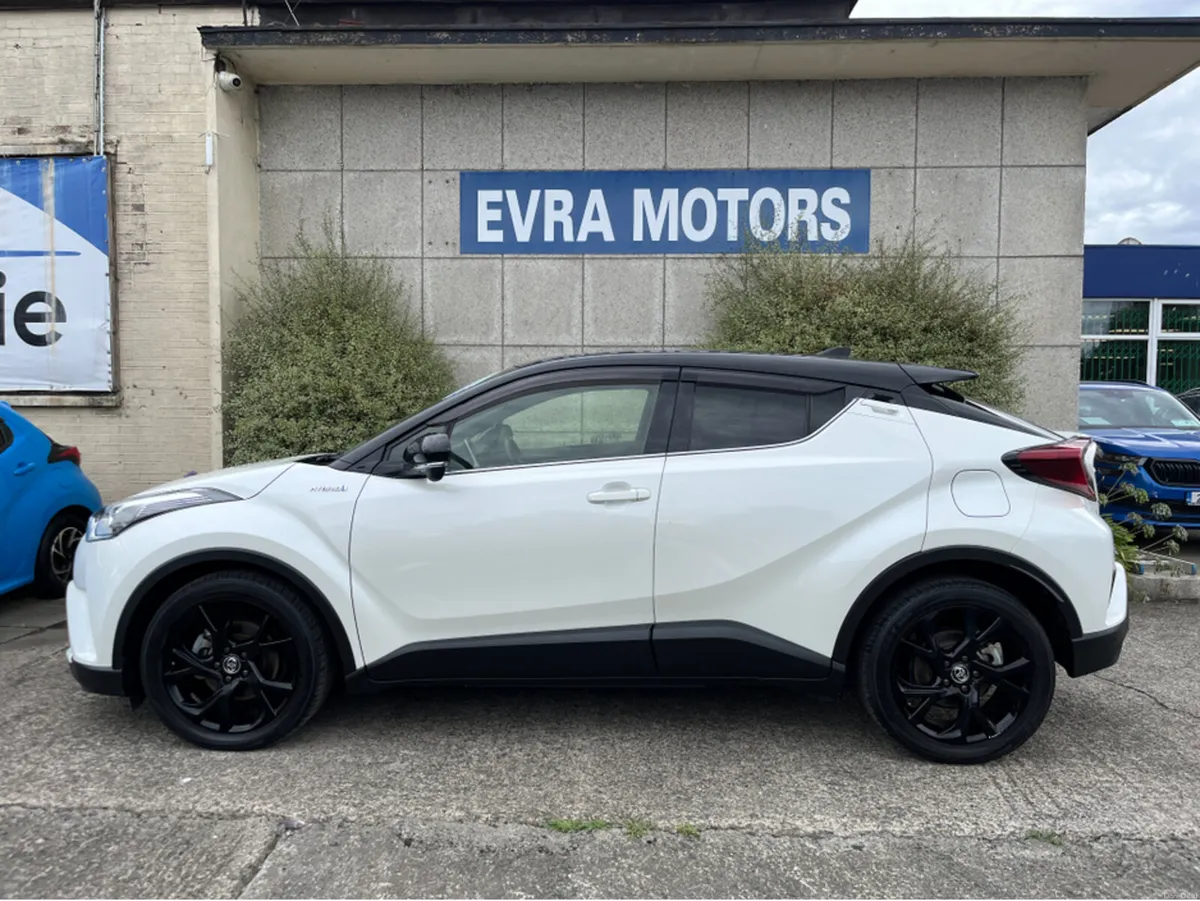 Toyota C-HR SOL NERO AUTOMATIC HYBRID 1.8 PETROL / - Image 6