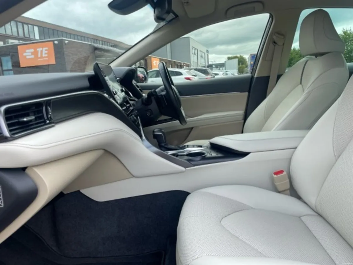 Toyota Camry Platinum Edition & Ivory Leather - 2. - Image 6