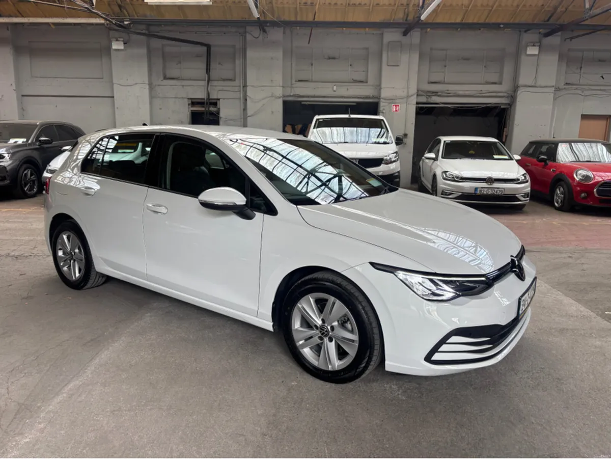 Volkswagen Golf LIFE 2.0 TDI 115HP 5DR - Image 1