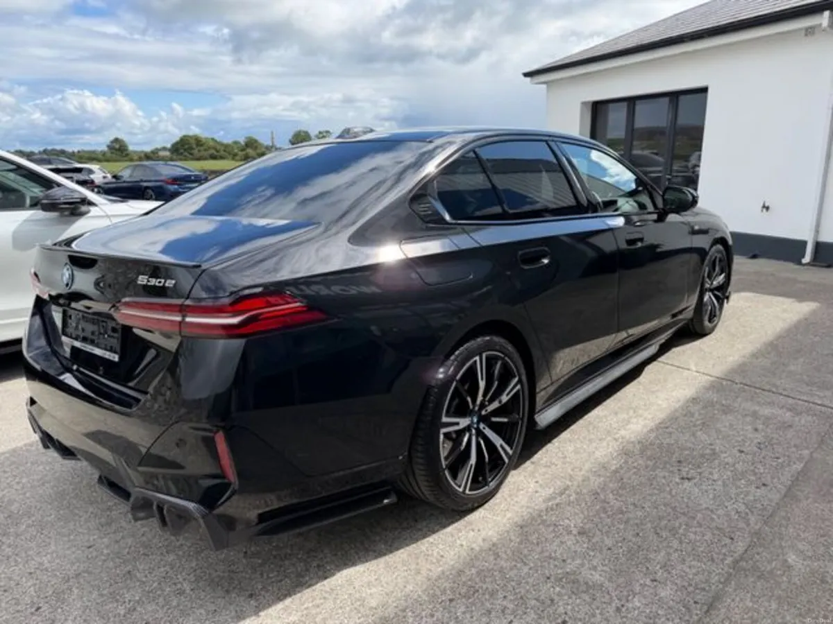 BMW 5-Series 530E M SPORT PRO - Image 4