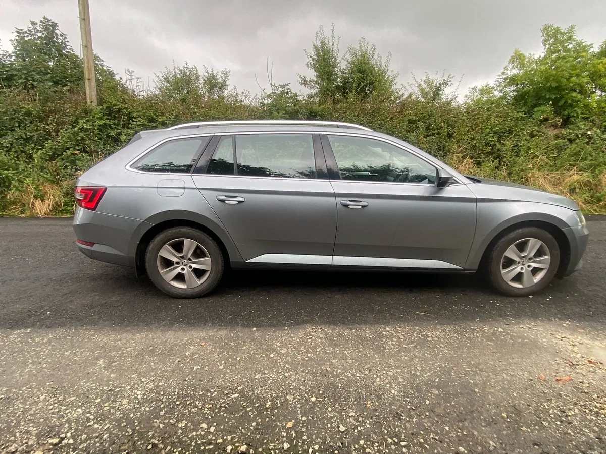 2016 Skoda Superb - Image 4