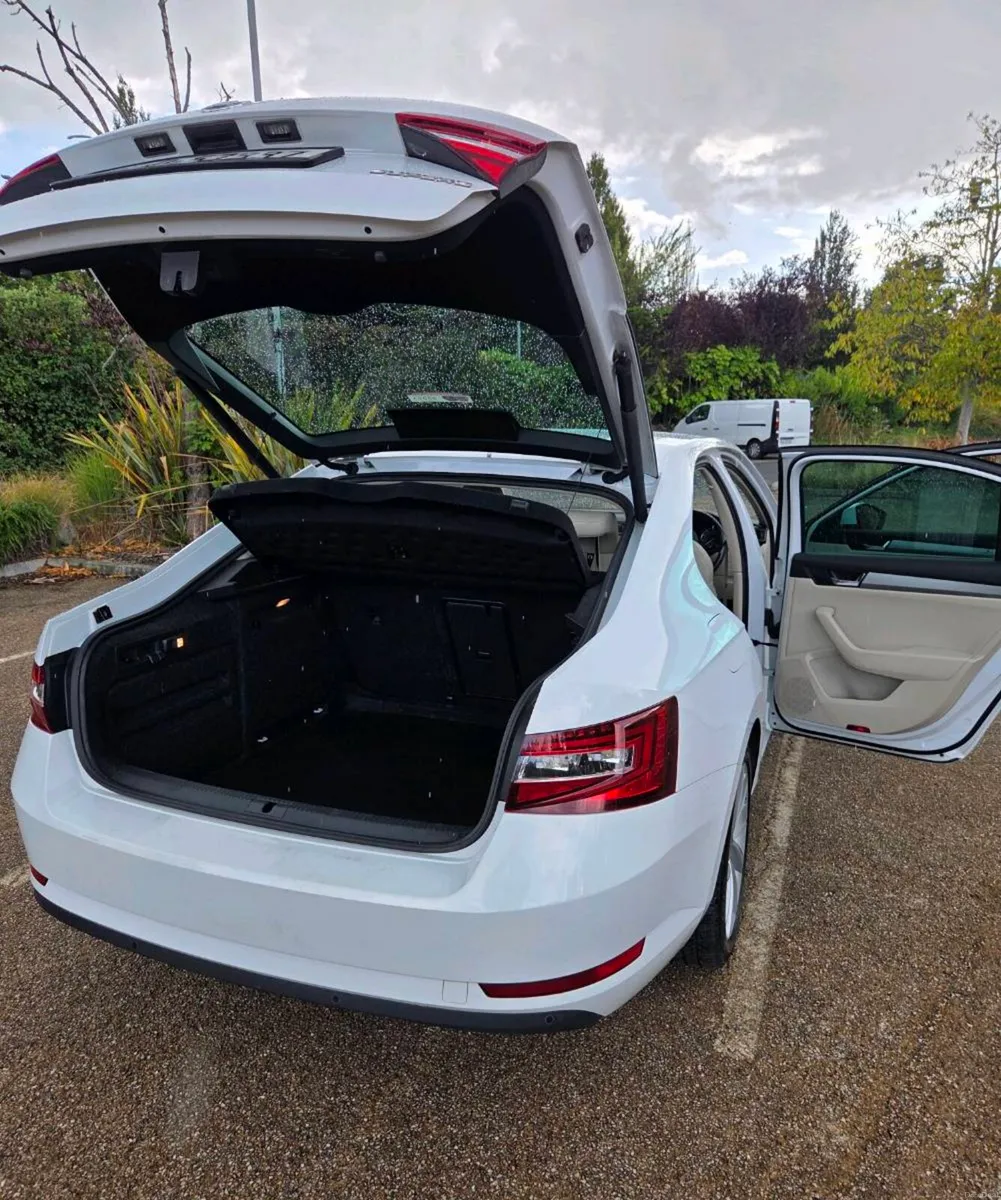 Skoda Superb - Image 4