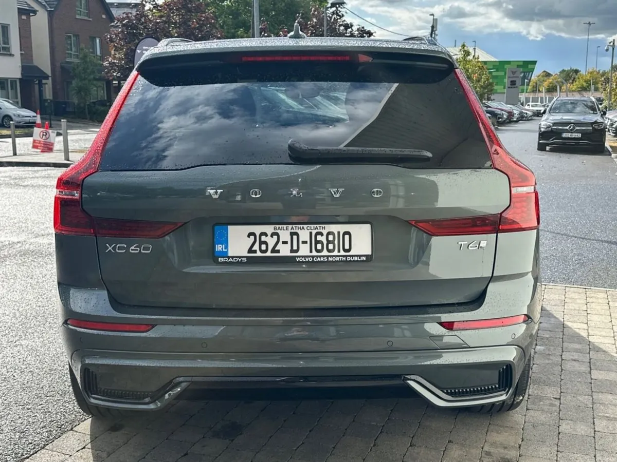 Volvo XC60 XC60 T6 Plus Dark AWD PHEV--Panoramic R - Image 4