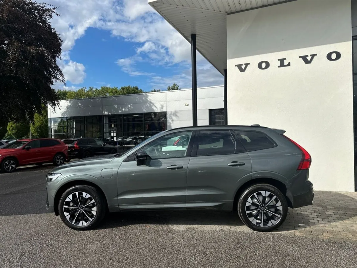 Volvo XC60 XC60 T6 Plus Dark AWD PHEV--Panoramic R - Image 6