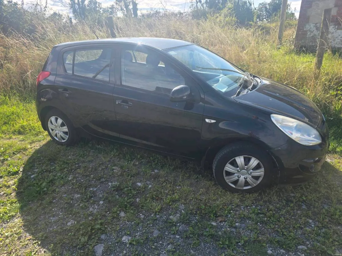 Hyundia i20 - Image 2