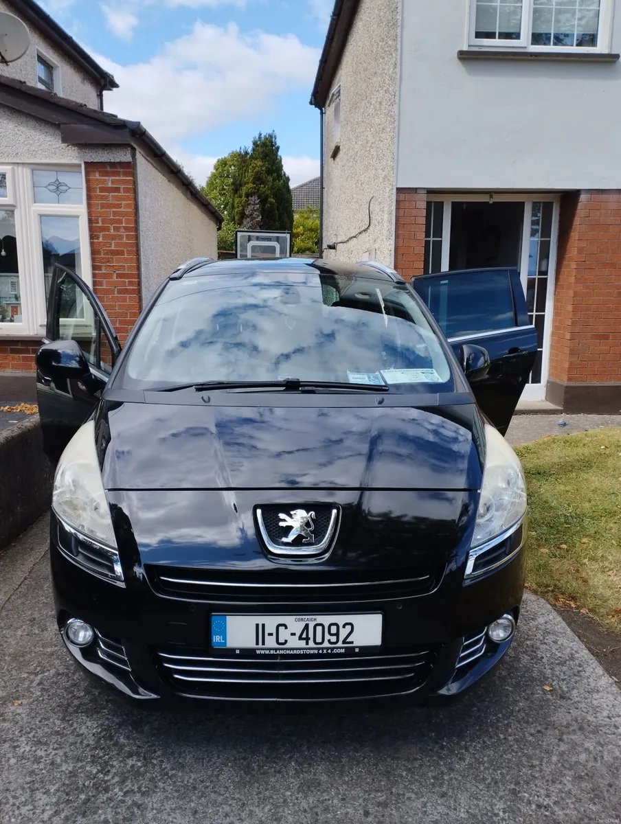 Peugeot 5008 2011 - Image 1