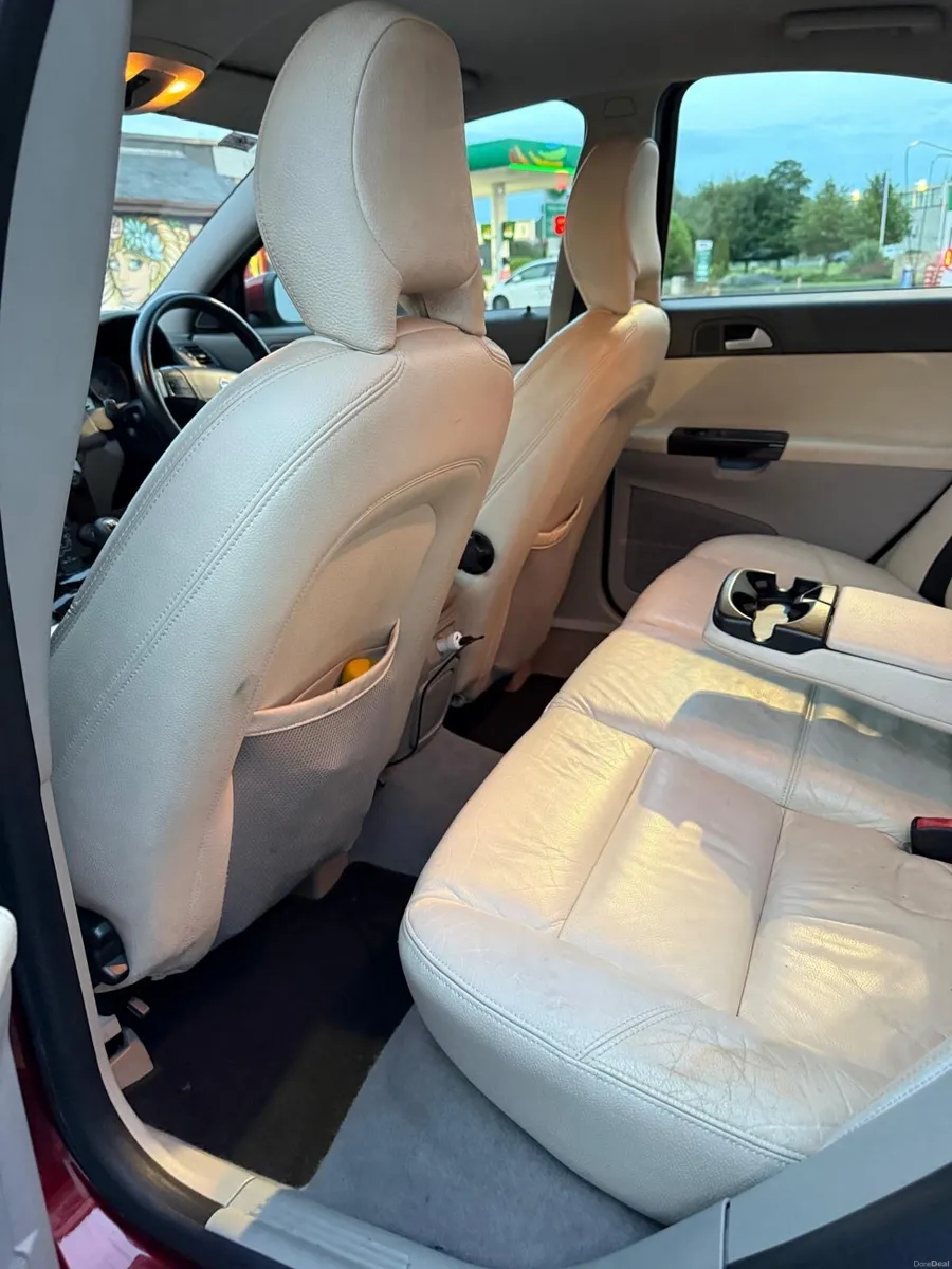 Car - Image 4