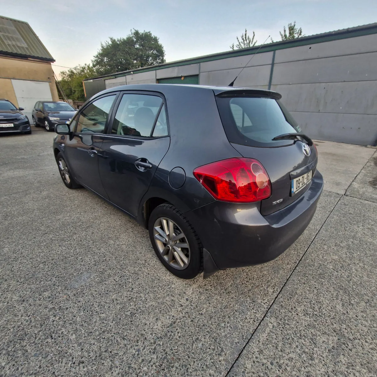 Toyota Auris 2009 - Image 2