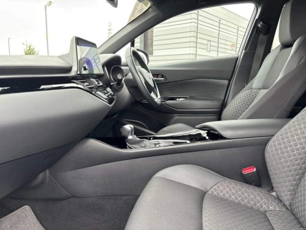 Toyota C-HR Hybrid - Sport Edition - 1.8 Automatic - Image 6