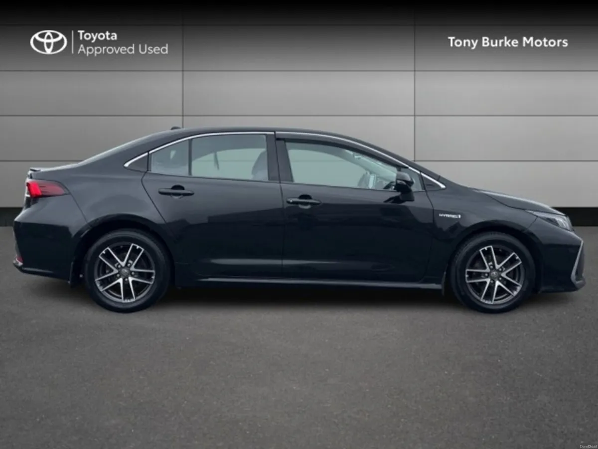 Toyota Corolla Saloon - Luna Edition - 1.8 Hybrid - Image 3