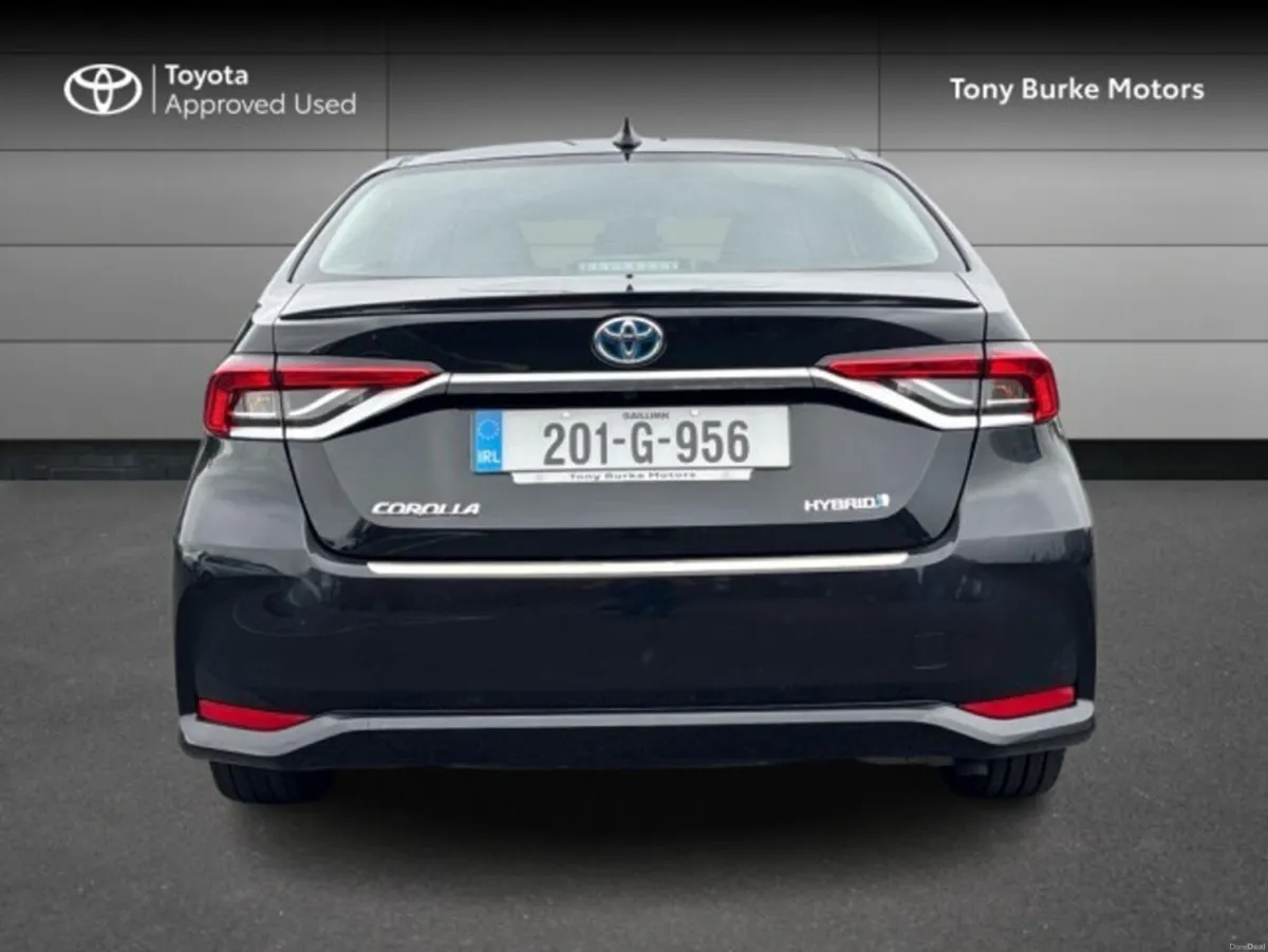 Toyota Corolla Saloon - Luna Edition - 1.8 Hybrid - Image 4