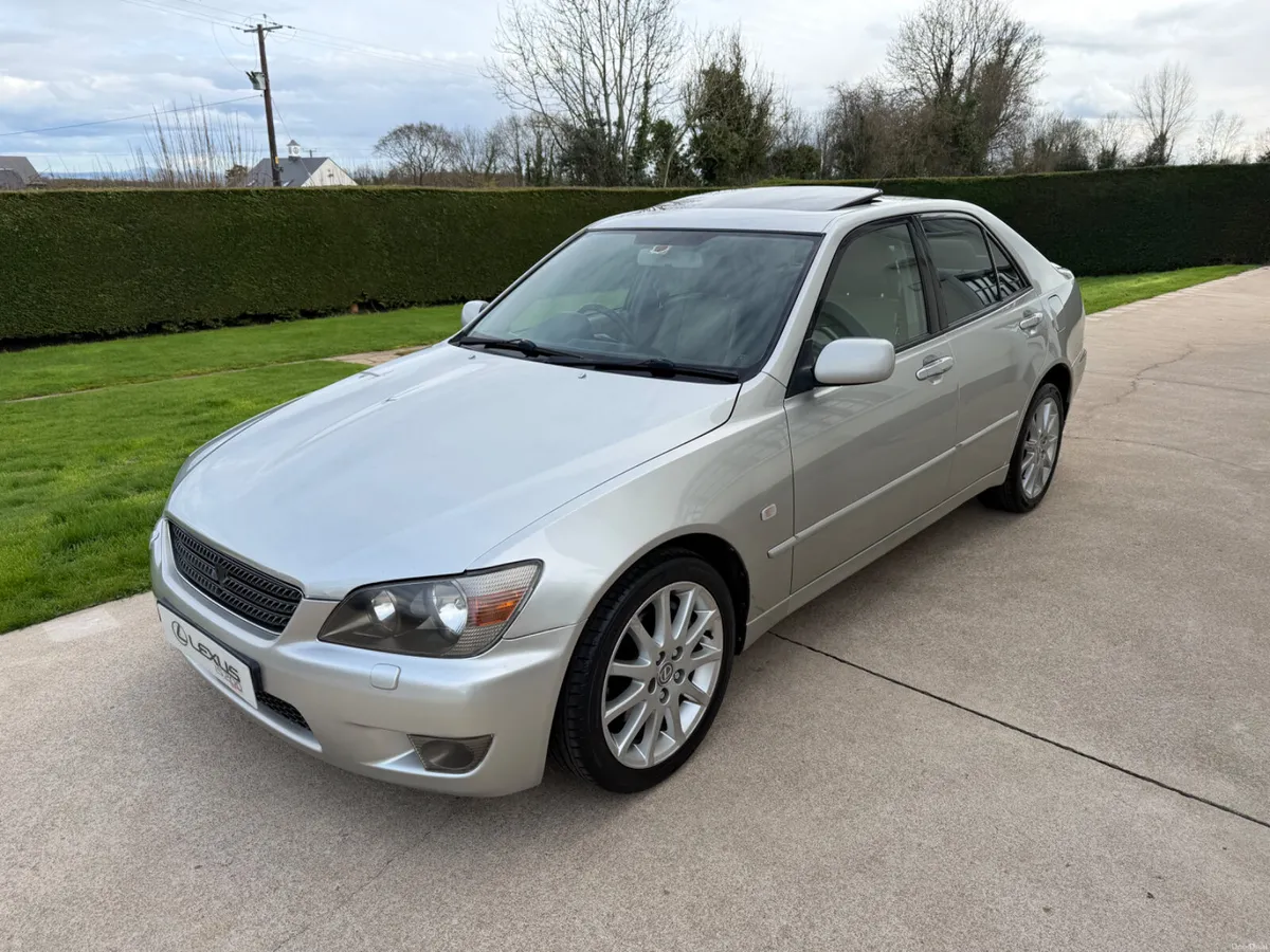 2005 LEXUS IS200 SPORT | LSD | SUNROOF | BLACK LTH - Image 1