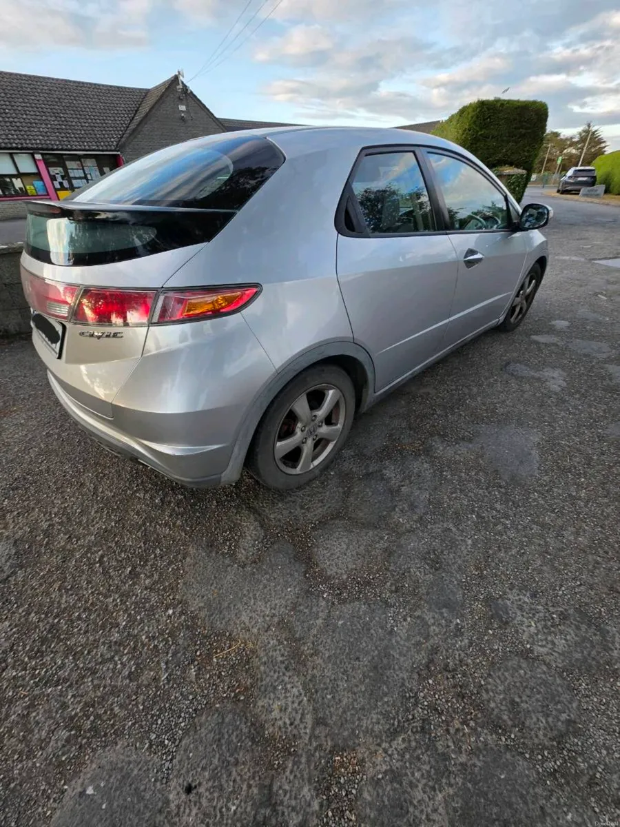 Honda civic 2006 1.8 - Image 2