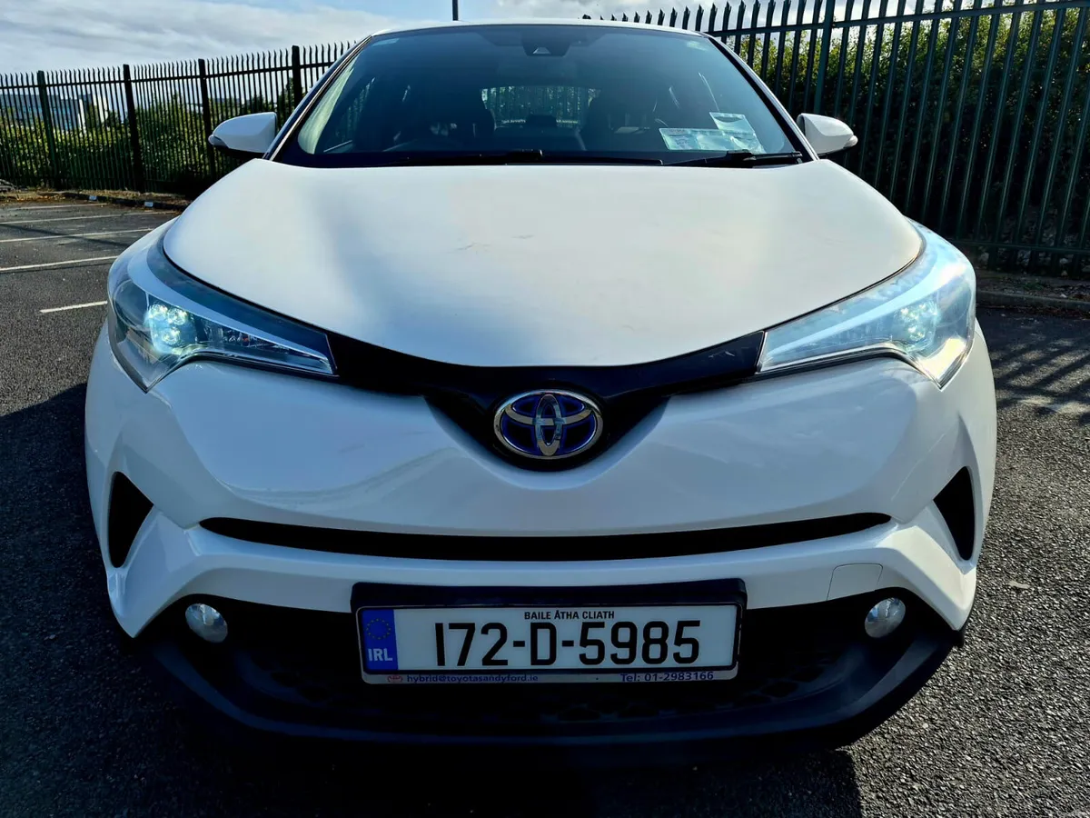 2017 TOYOTA CHR 1.8 LUNA  HYBRID AUTOMATIC - Image 4