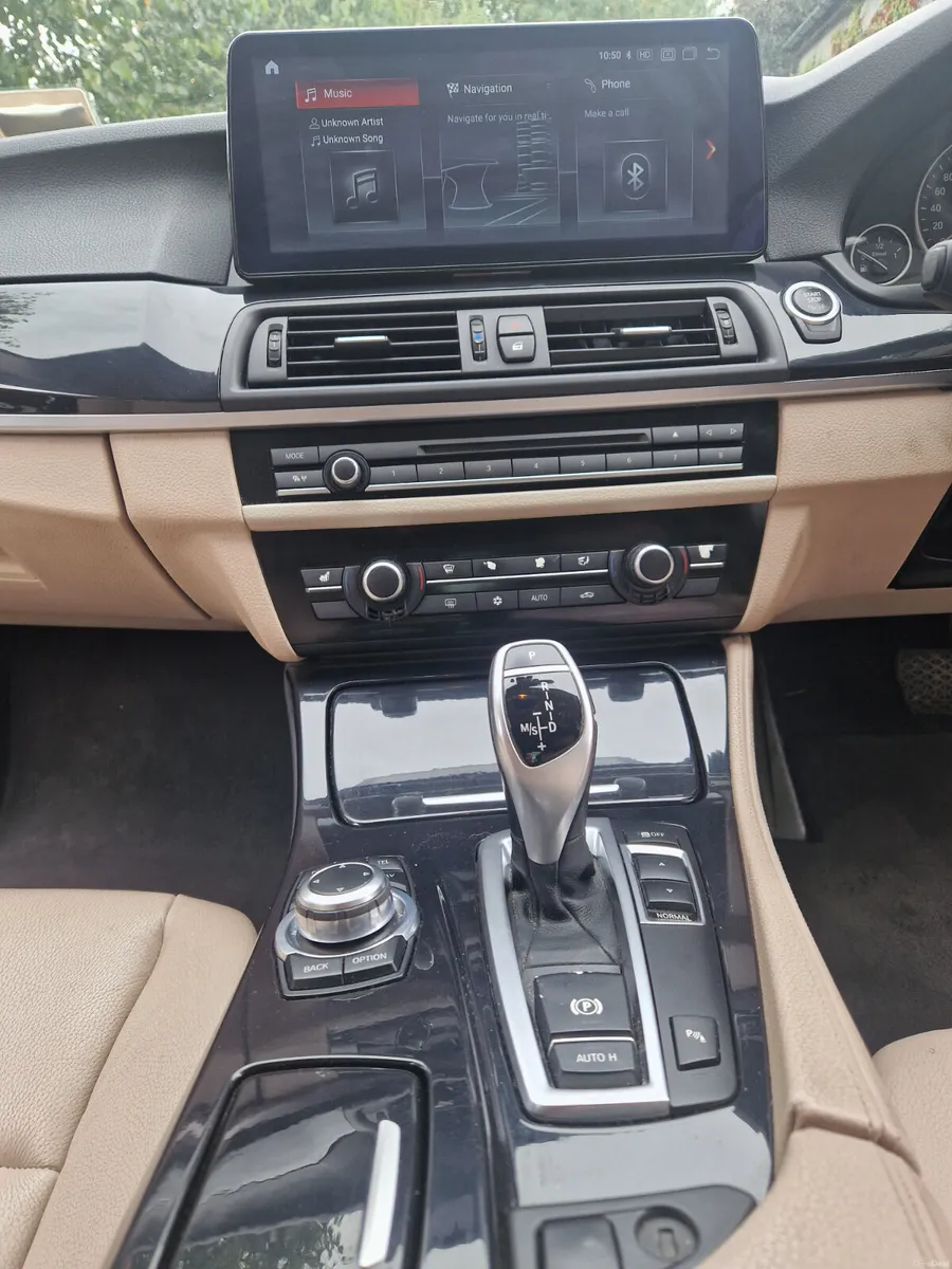 BMW 520 AUTO ,NEW NCT ,T/CHAIN BMW SERVICE HISTORY - Image 4