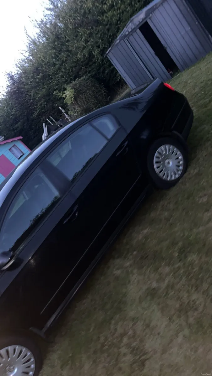 Volkswagen Passat - Image 2