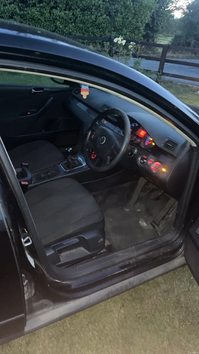 Volkswagen Passat - Image 5