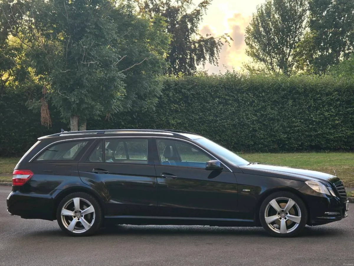 Automatic 7 seater Mercedes NCT 05 27 160 MILES 2D - Image 5