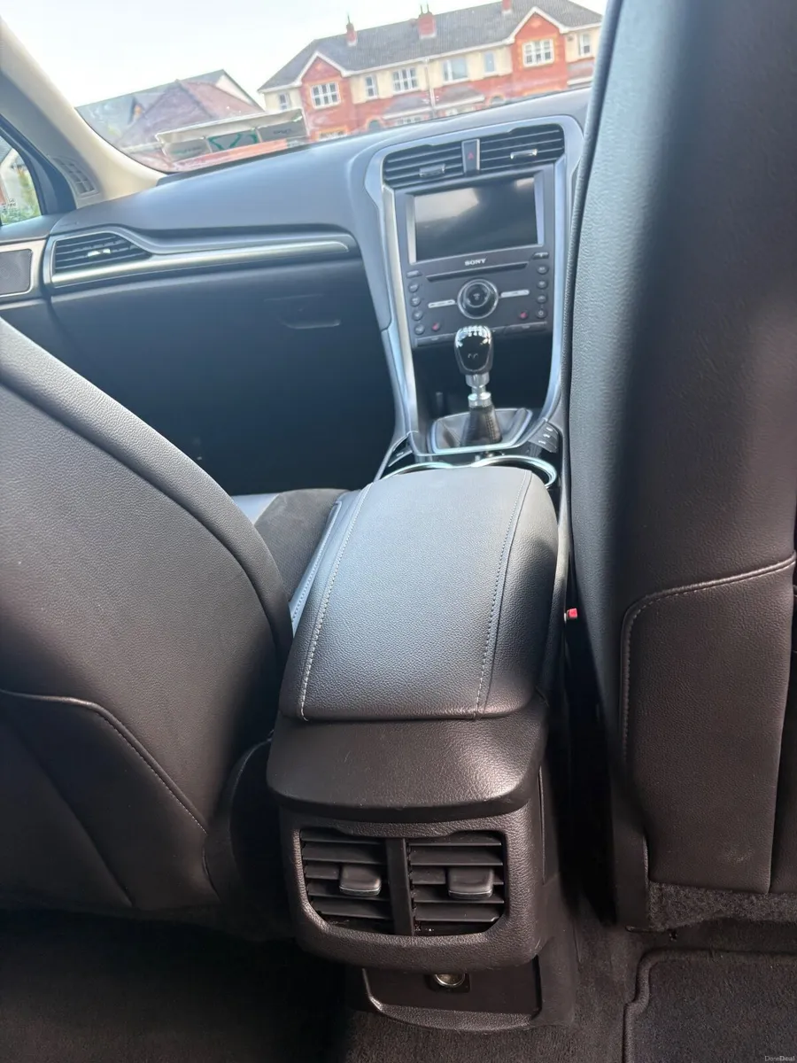 Ford Mondeo Titanium LOW MILEAGE 2017 - Image 4