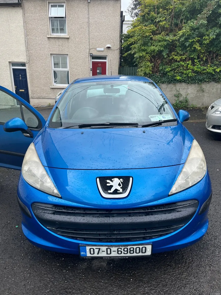 Car - Image 1