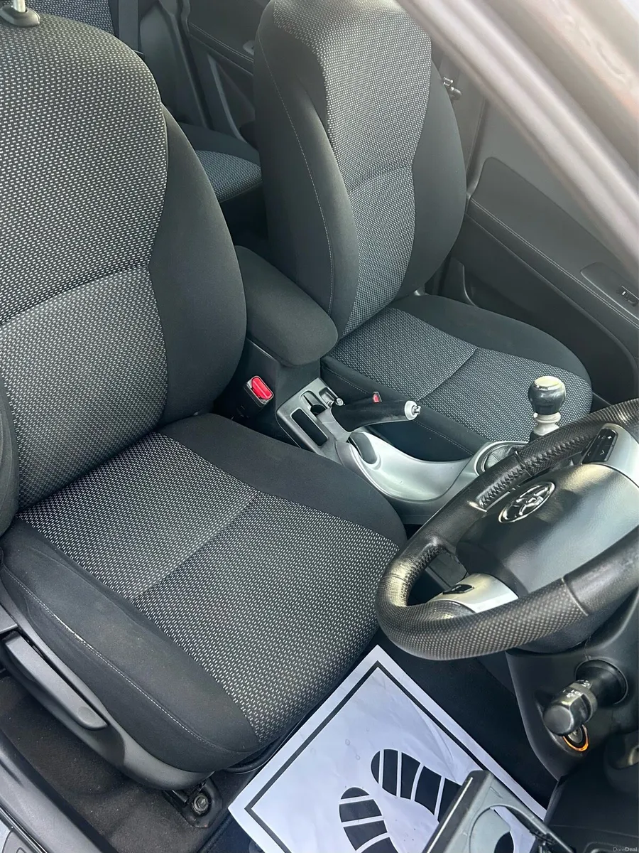 Toyota Auris 2011 1.33 TR VVT-i (with Bluetooth) - Image 5