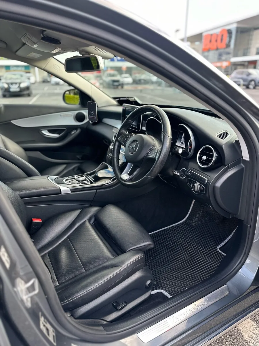 Mercedes- Benz C350e - Image 4