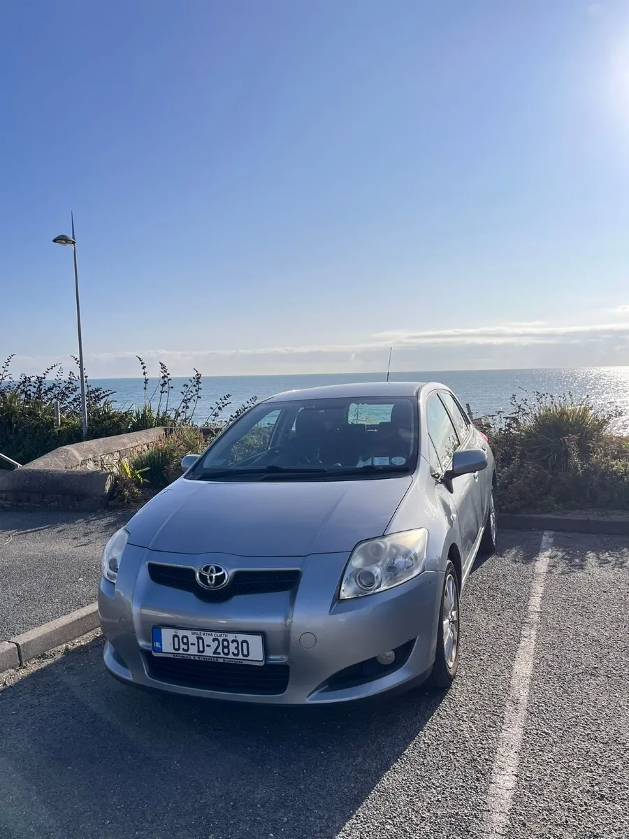Toyota Auris 1.4 Petrol - Manual (2009) - Image 2
