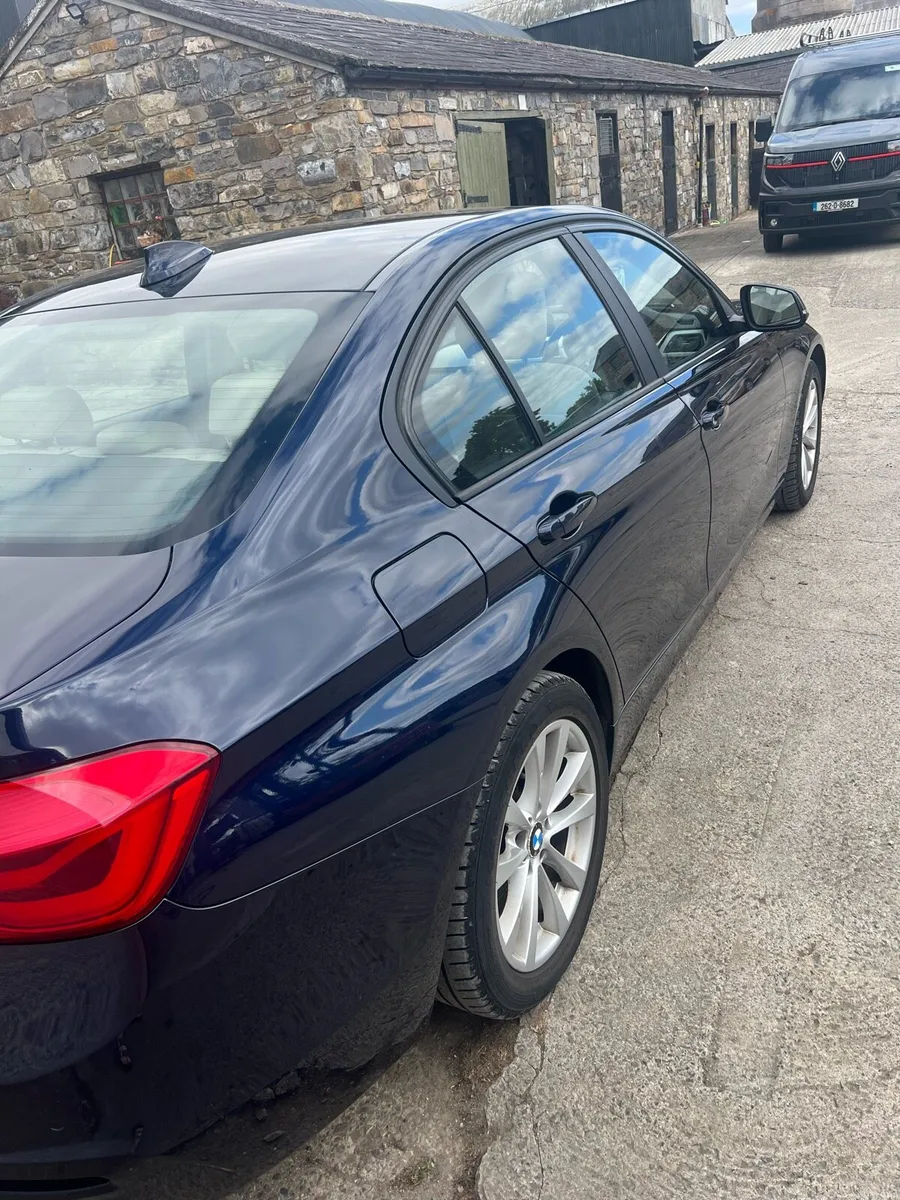 BMW 318i - Image 4