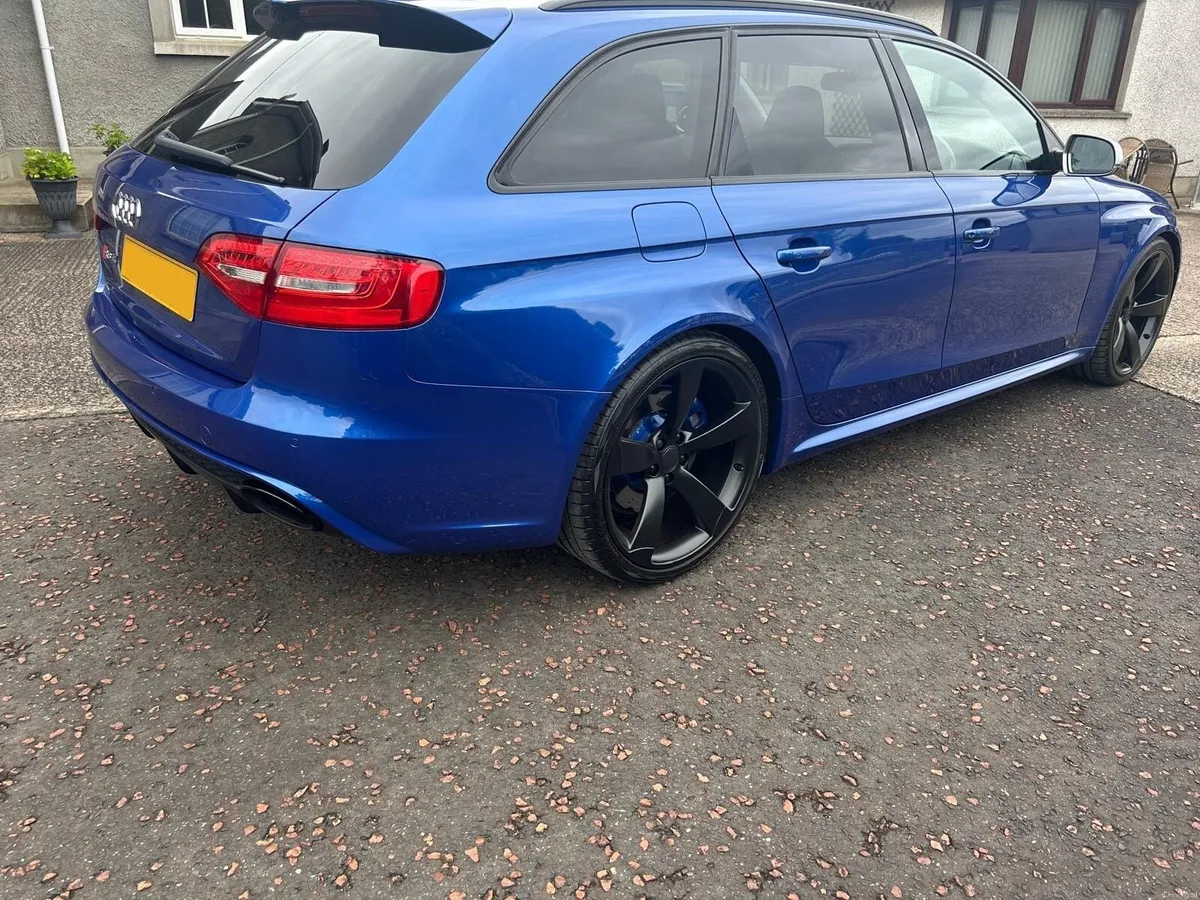 AUDI.  RS4 AVANT FSI QUATTRO - Image 4