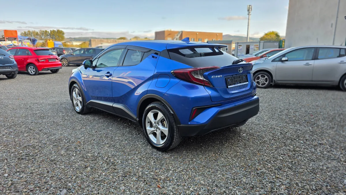 2018 Toyota CHR Hybrid - Image 6