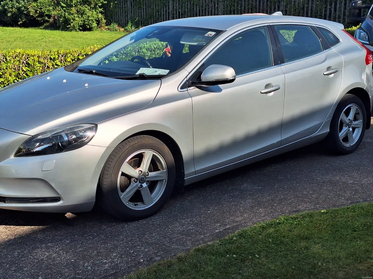 Volvo v40 - Image 3