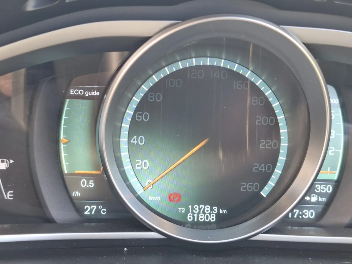 Volvo v40 - Image 5