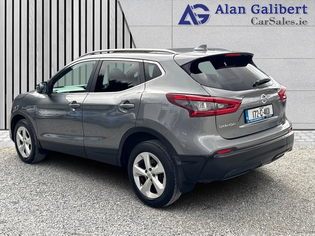Nissan Qashqai 1.2 SV Petrol  AUTO - Image 2