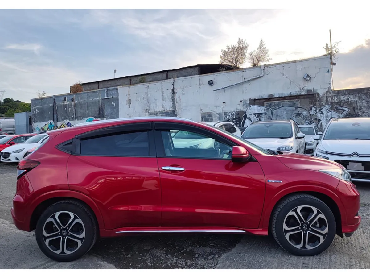 Honda Vezel 1.5 Petrol HYBRID Z HONDA SENSING Auto - Image 4