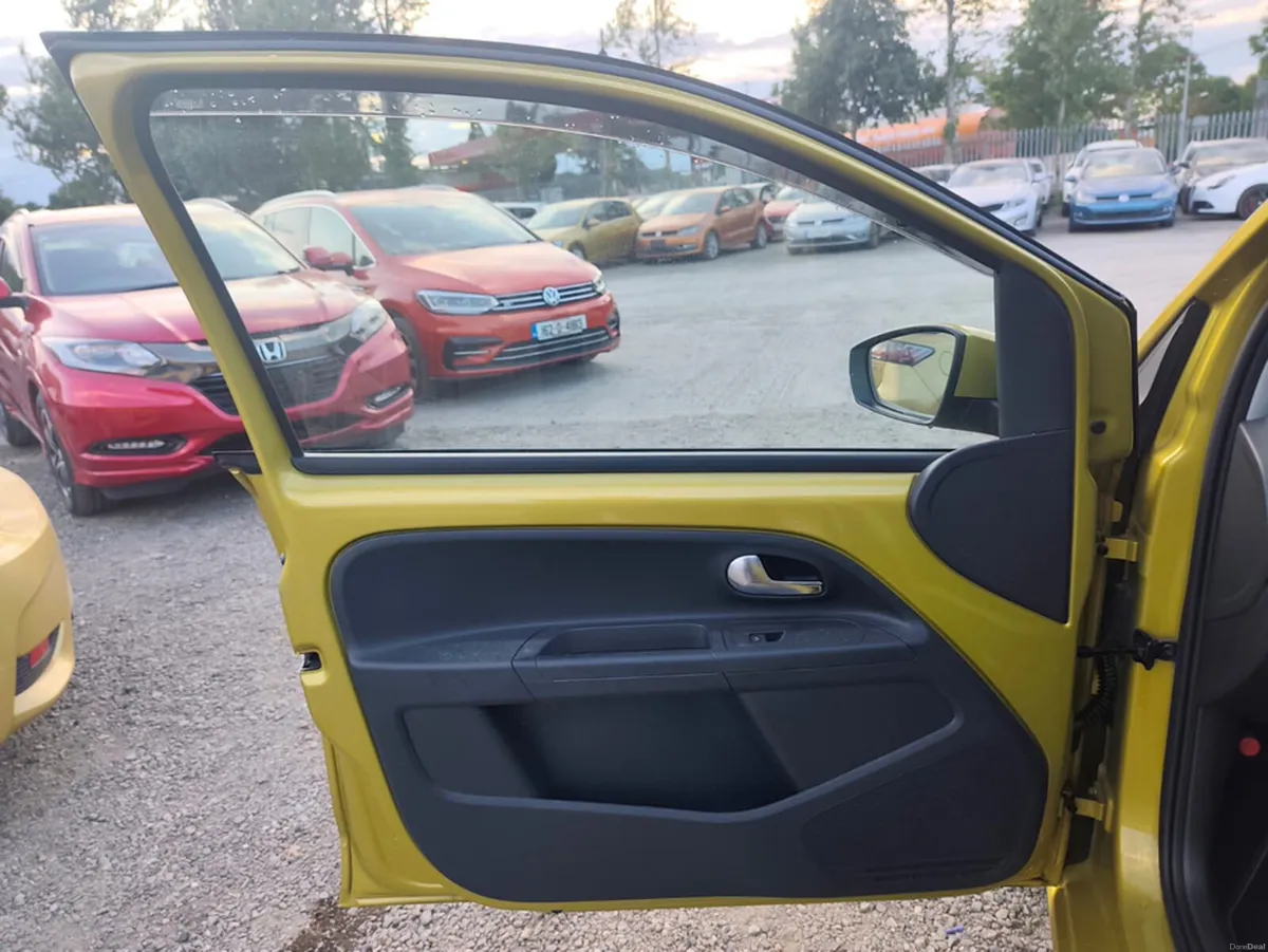 Volkswagen up! HIGH UP 1.0 Petrol Automatic - Low - Image 6