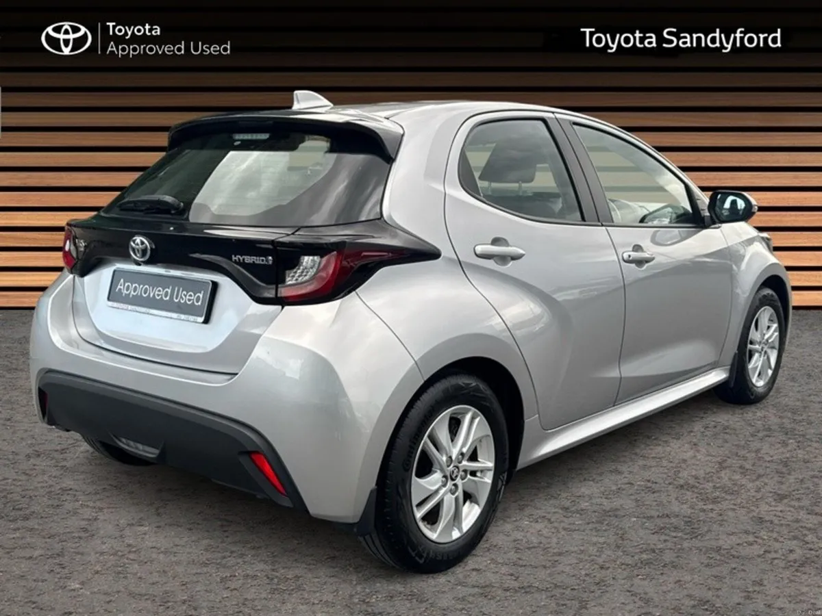 Toyota Yaris HYBRID LUNA // REAR CAMERA // TOYOTA - Image 2